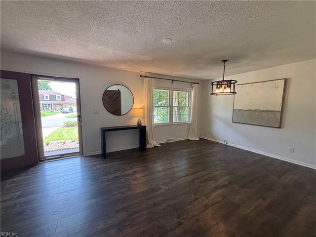 723 Sir Walter CIR, Virginia Beach, VA 23452