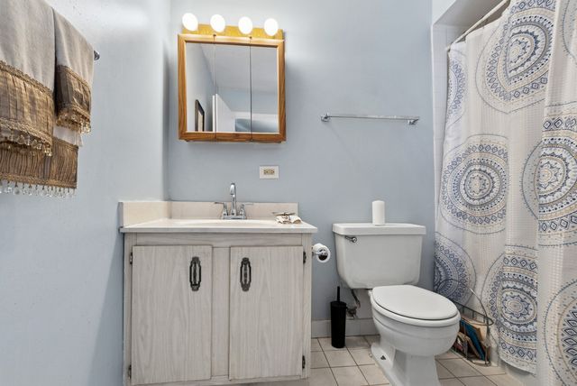 7333 Grand Avenue 204, Downers Grove, IL 60516