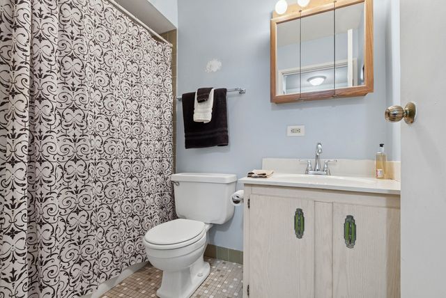 7333 Grand Avenue 204, Downers Grove, IL 60516