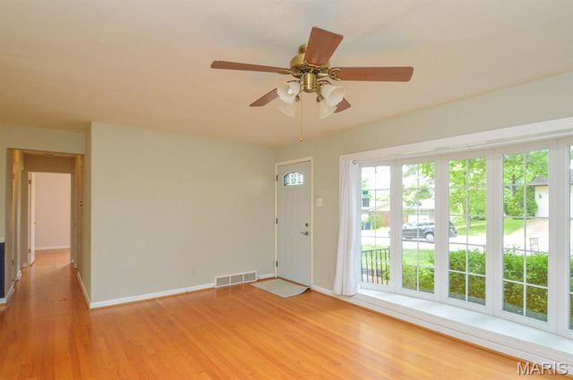 8720 Brookview Drive, Crestwood, MO 63126