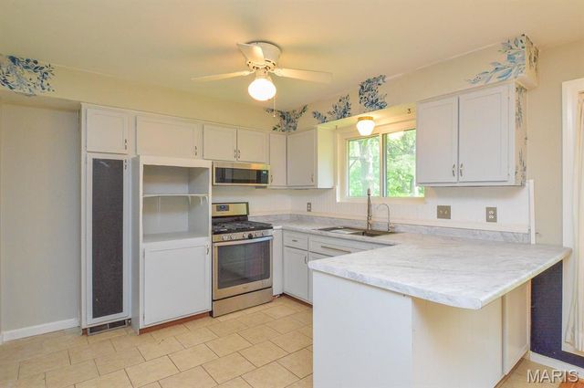 8720 Brookview Drive, Crestwood, MO 63126