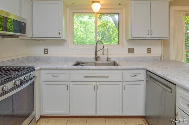 8720 Brookview Drive, Crestwood, MO 63126