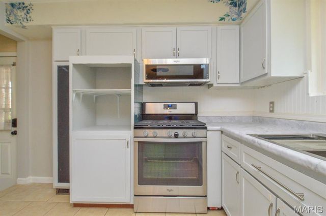 8720 Brookview Drive, Crestwood, MO 63126