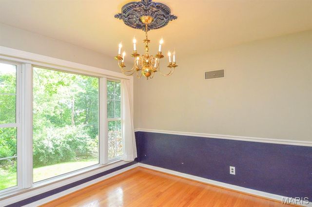 8720 Brookview Drive, Crestwood, MO 63126