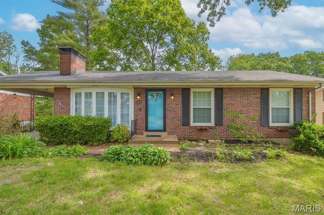 8720 Brookview Drive, Crestwood, MO 63126