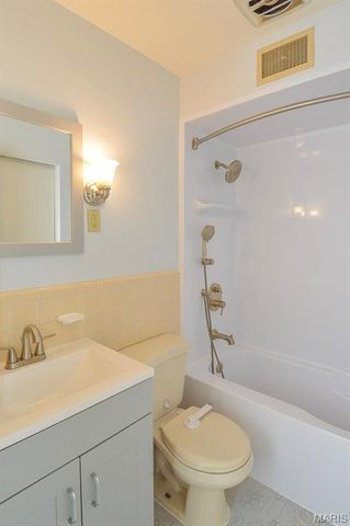 8720 Brookview Drive, Crestwood, MO 63126