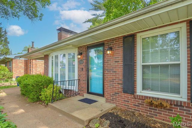 8720 Brookview Drive, Crestwood, MO 63126