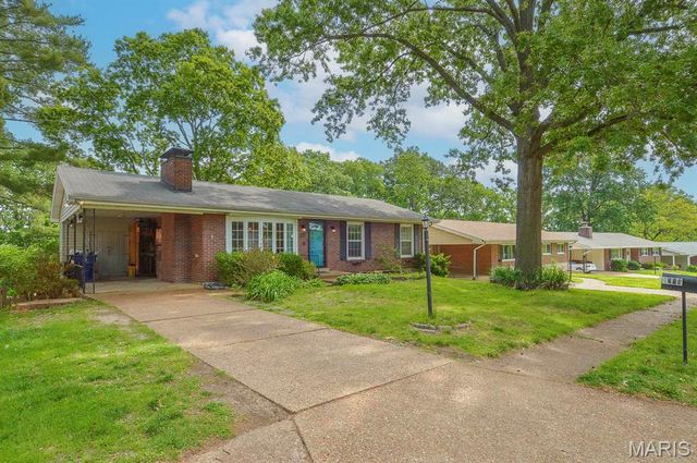 8720 Brookview Drive, Crestwood, MO 63126