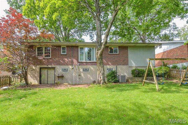 8720 Brookview Drive, Crestwood, MO 63126