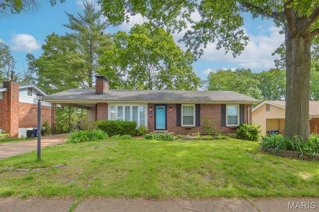 8720 Brookview Drive, Crestwood, MO 63126