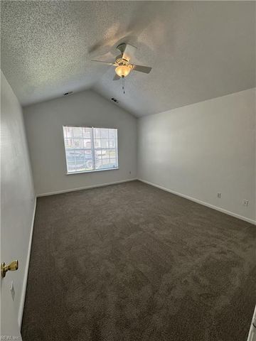 4 Marigold LN, Hampton, VA 23663