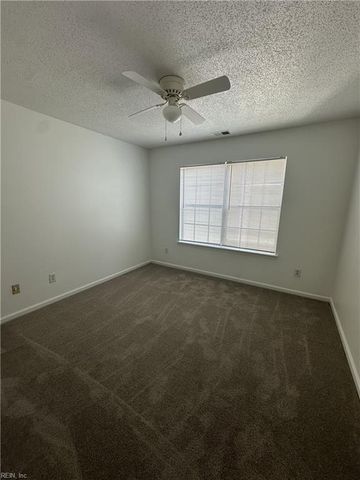 4 Marigold LN, Hampton, VA 23663