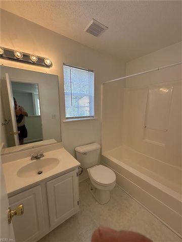 4 Marigold LN, Hampton, VA 23663