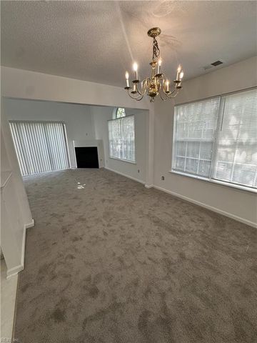 4 Marigold LN, Hampton, VA 23663