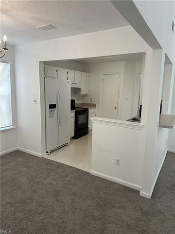 4 Marigold LN, Hampton, VA 23663