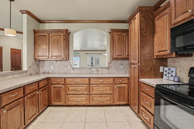 2560 Tori Lane, Newcastle, OK 73065