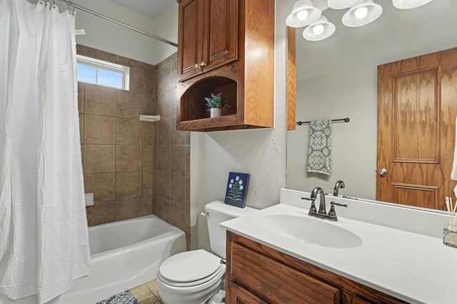 2560 Tori Lane, Newcastle, OK 73065