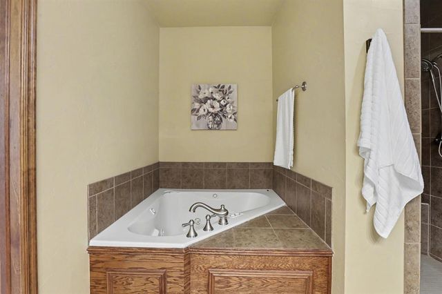 2560 Tori Lane, Newcastle, OK 73065