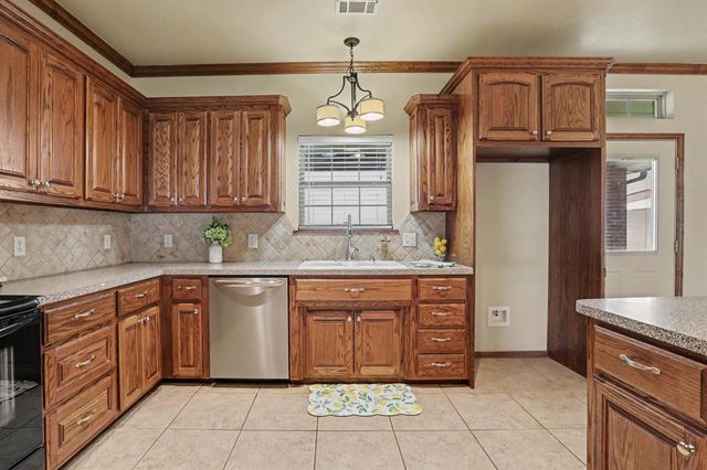 2560 Tori Lane, Newcastle, OK 73065