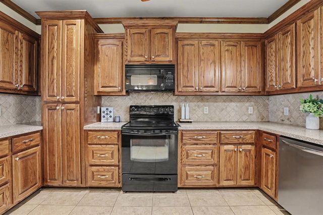 2560 Tori Lane, Newcastle, OK 73065