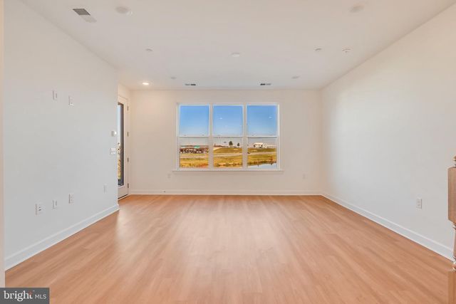 14348 YESLER AVE, Chantilly, VA 20151