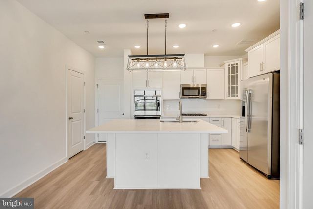 14348 YESLER AVE, Chantilly, VA 20151