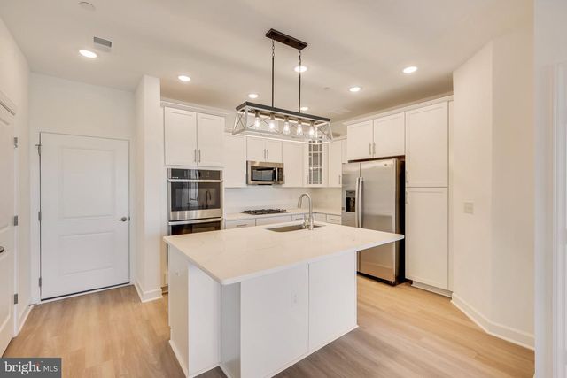 14348 YESLER AVE, Chantilly, VA 20151