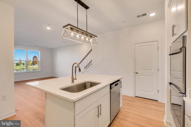 14348 YESLER AVE, Chantilly, VA 20151