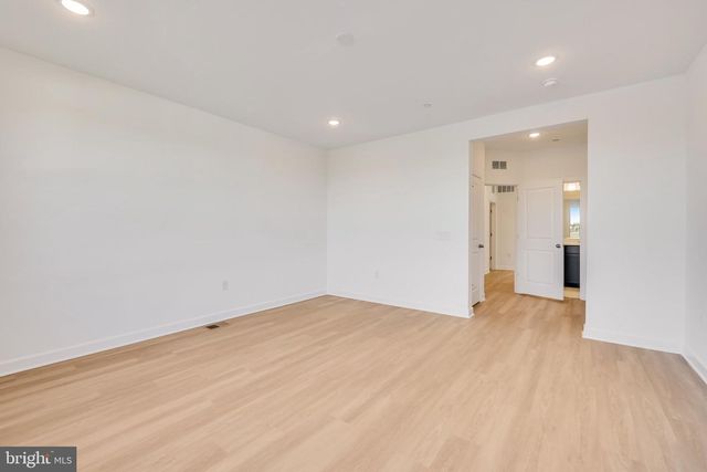 14348 YESLER AVE, Chantilly, VA 20151