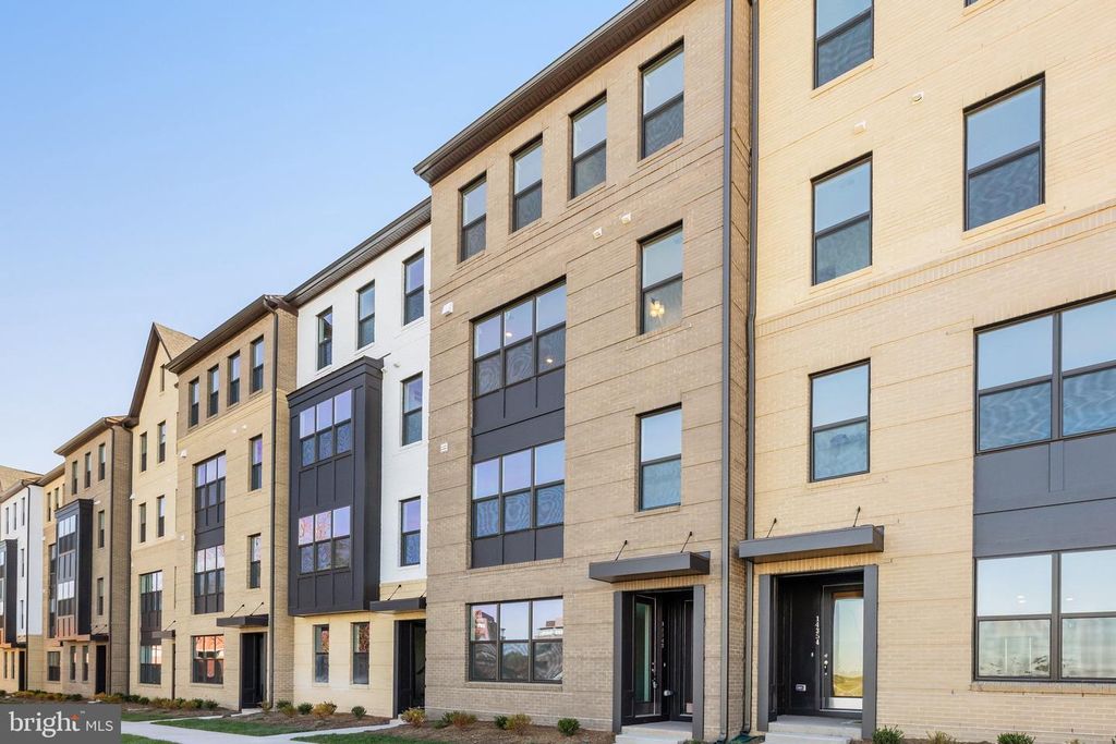 14348 YESLER AVE, Chantilly, VA 20151