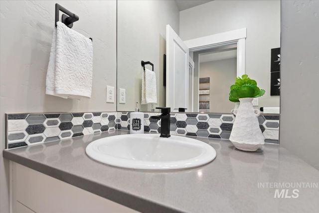 12127 S Aves Place, Nampa, ID 83686