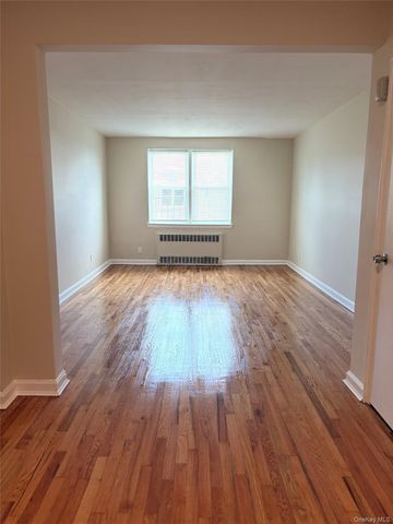 34 Cathedral Avenue 6A, Hempstead, NY 11550