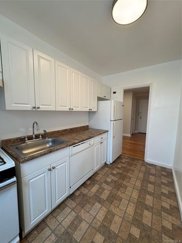 34 Cathedral Avenue 6A, Hempstead, NY 11550