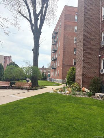 34 Cathedral Avenue 6A, Hempstead, NY 11550