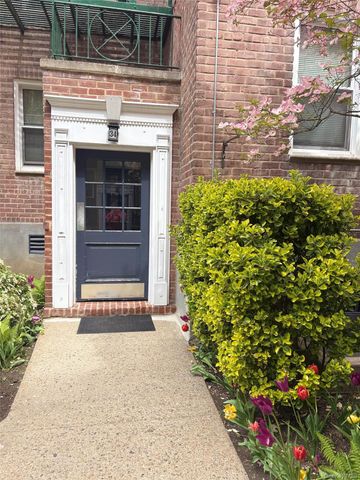 34 Cathedral Avenue 6A, Hempstead, NY 11550