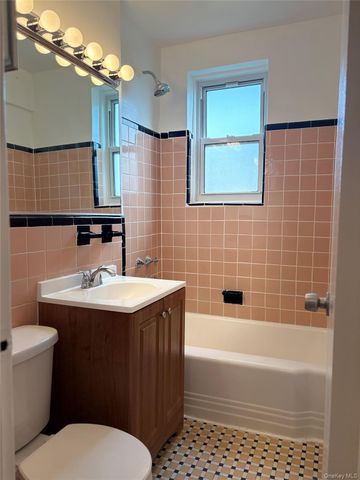 34 Cathedral Avenue 6A, Hempstead, NY 11550