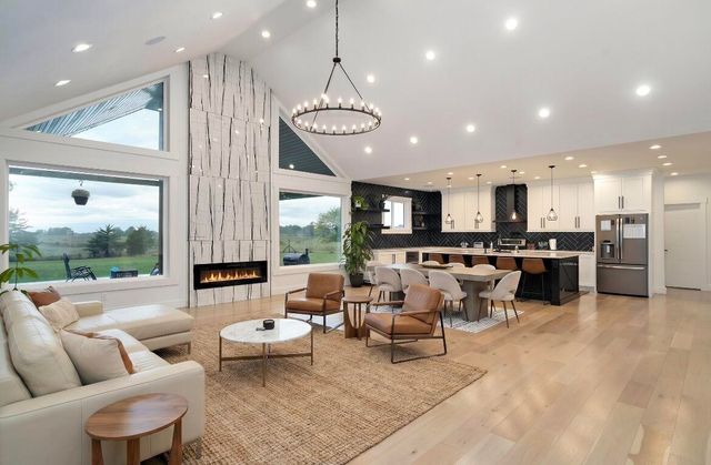 7990 E Farm Road 116, Strafford, MO 65757