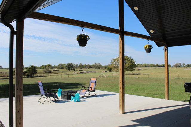 7990 E Farm Road 116, Strafford, MO 65757
