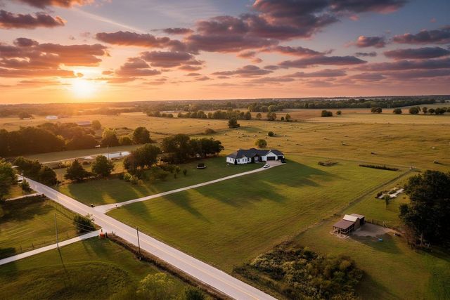 7990 E Farm Road 116, Strafford, MO 65757