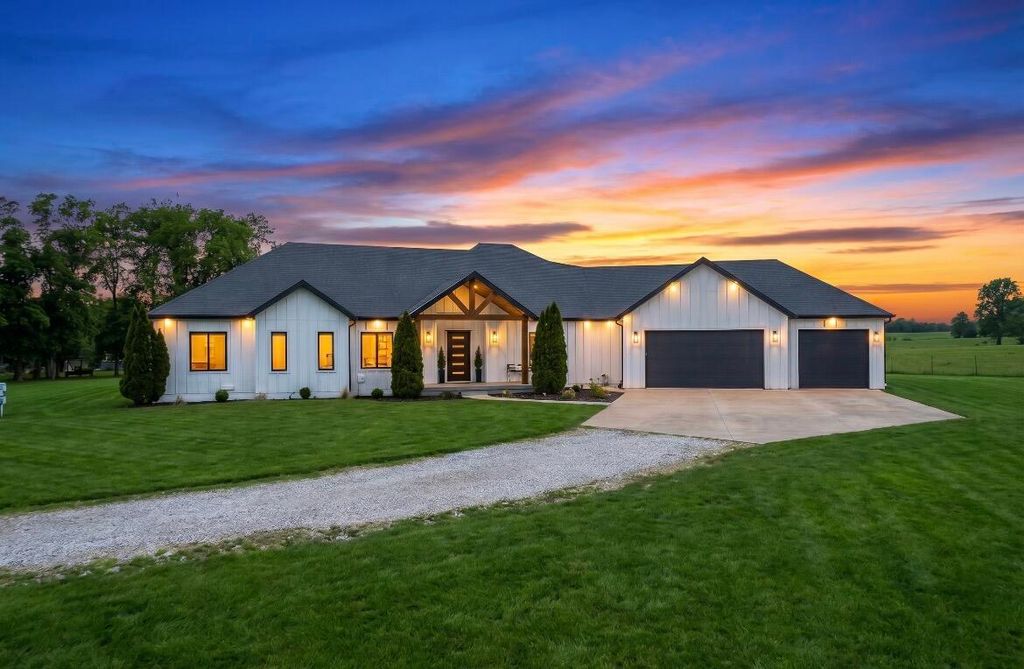 7990 E Farm Road 116, Strafford, MO 65757