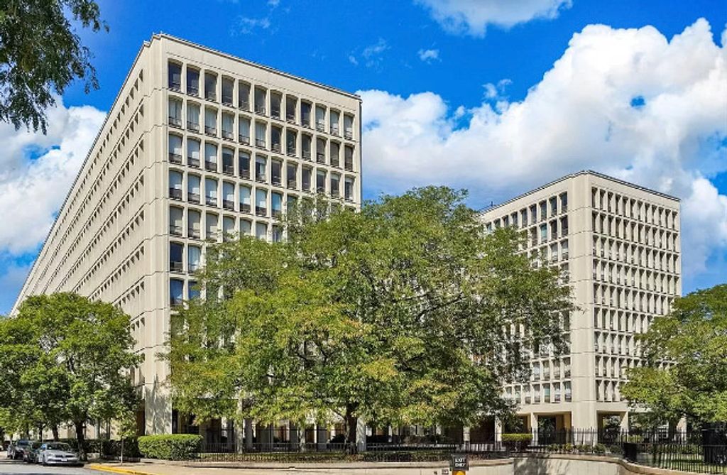 1450 E 55th Place 821S, Chicago, IL 60637