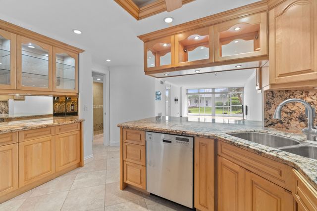 2731 NE 14th St Causeway 115, Pompano Beach, FL 33062