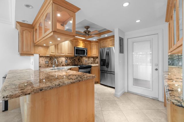 2731 NE 14th St Causeway 115, Pompano Beach, FL 33062