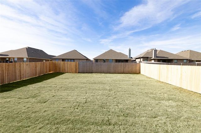 3301 Scissortail Way, Yukon, OK 73099