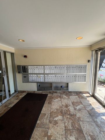 1227 S Harlem Avenue 210, Berwyn, IL 60402