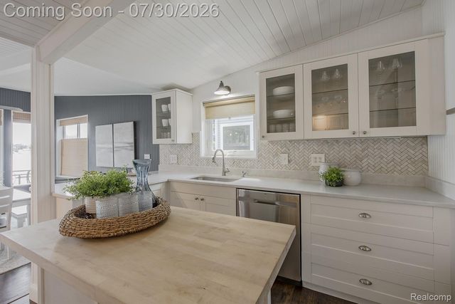 10470 King Road, Springfield Charter Township, MI 48350