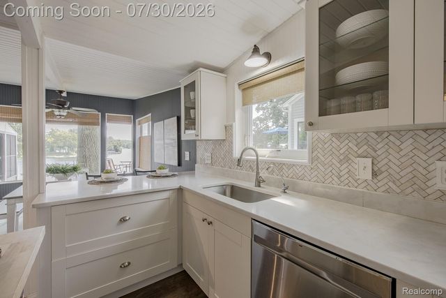 10470 King Road, Springfield Charter Township, MI 48350
