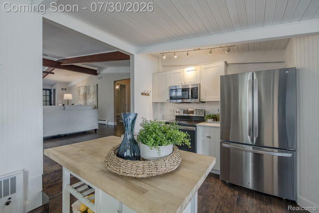 10470 King Road, Springfield Charter Township, MI 48350