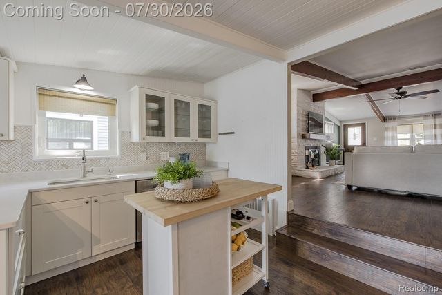 10470 King Road, Springfield Charter Township, MI 48350