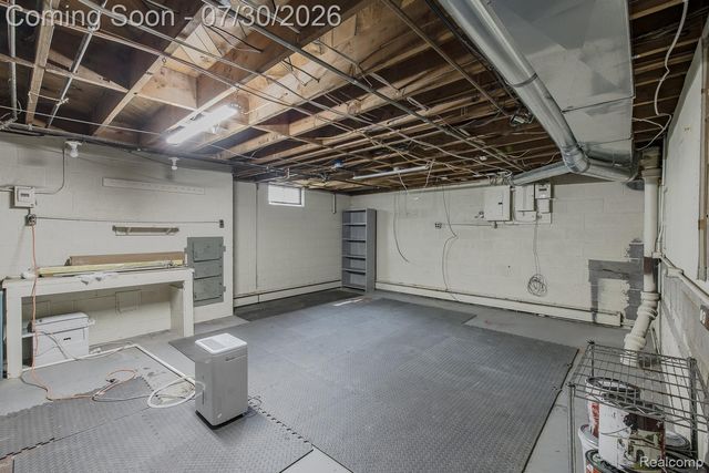 10470 King Road, Springfield Charter Township, MI 48350